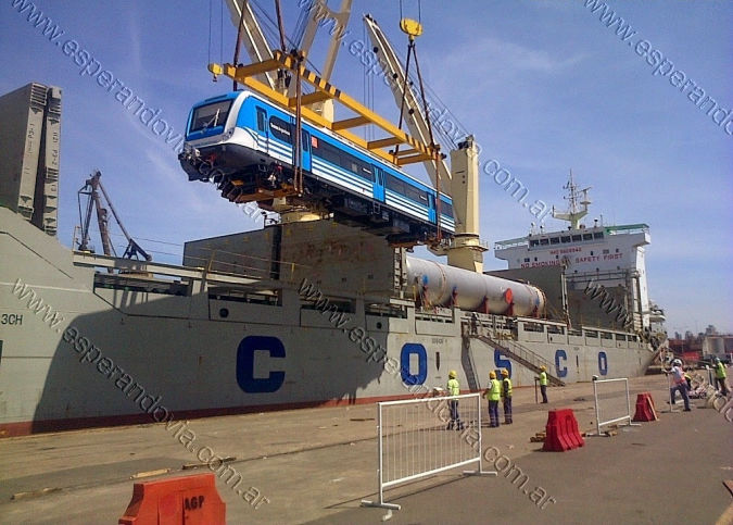 Descarga de coches de pasajeros en Pto. Bs.As